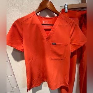 Figs XS Sunset Orange Catarina Top